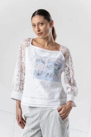 Elisa Cavaletti Italia - Weißes Sweatshirt mit Spitze, Kristallen und blauem Druck